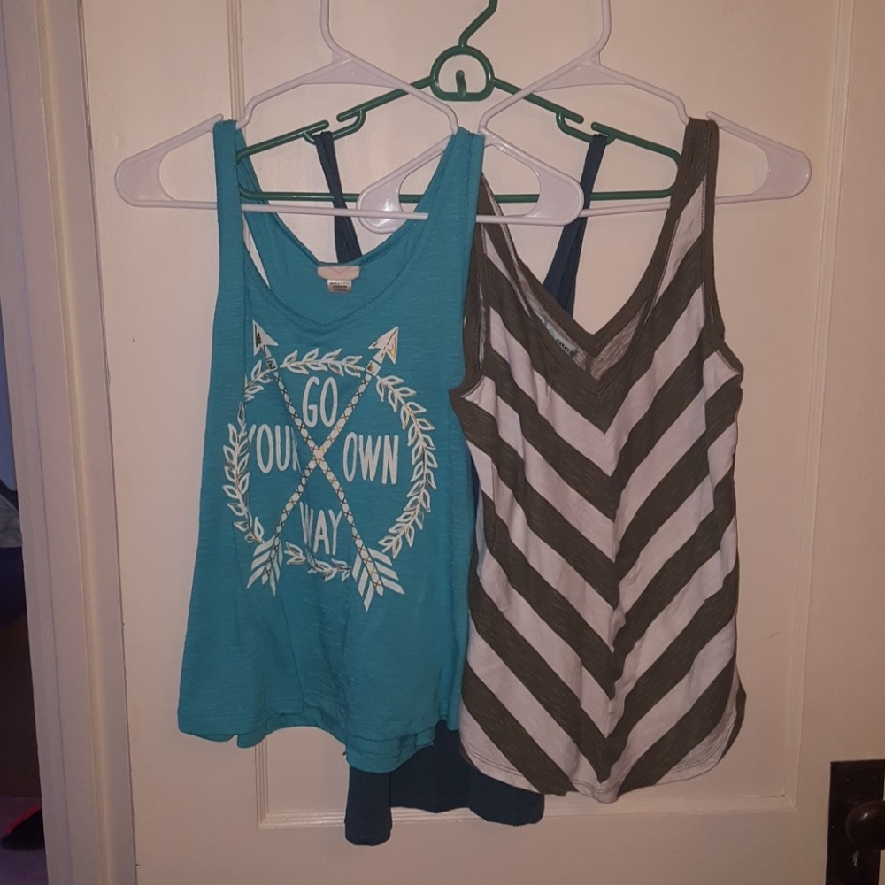 ☘3 tank tops